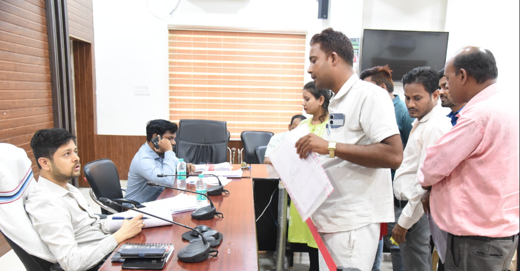 दुर्ग में जनदर्शन में उठीं 118 जनसमस्याएं, कलेक्टर ने त्वरित समाधान का दिया आश्वासन