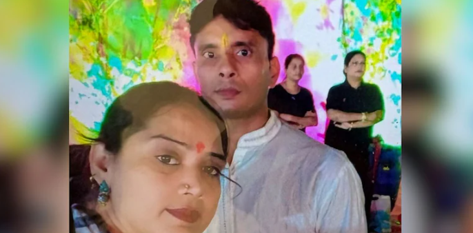 Lover Stabs: दुर्ग में प्रेमिका ने की 2 की हत्या — STF कांस्टेबल की पत्नी और मासूम बेटे को चाकू से उतारा मौत के घाट, 2 बेटियाँ घायल