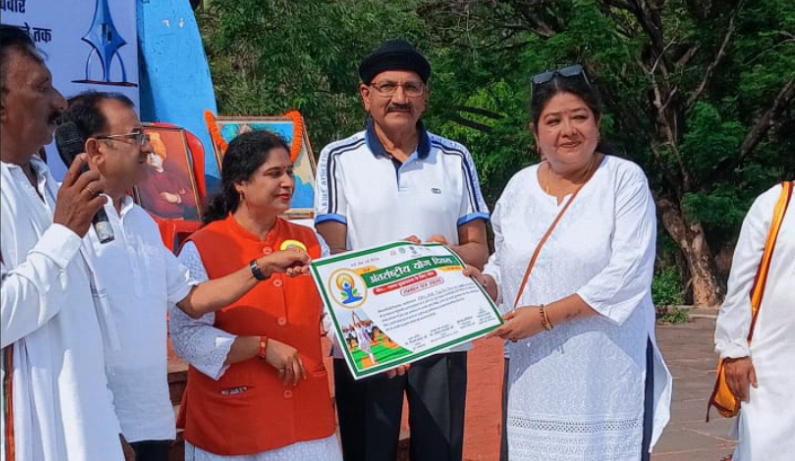CG News: NIYUDDHA SELF Defence ने सेक्टर-4 क्लब में मनाया योग दिवस, संगीता लहरी ने दिया स्वस्थ जीवन का संदेश