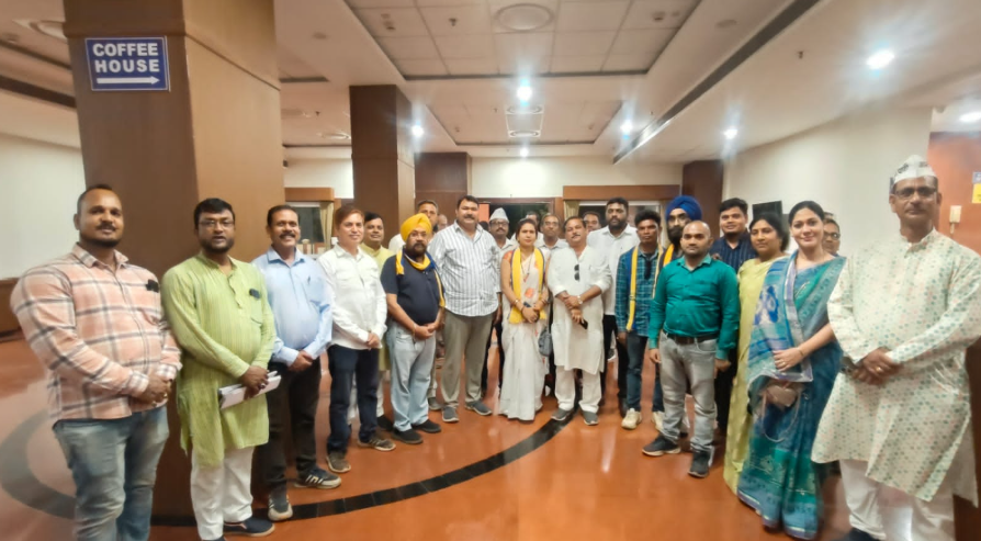 रायपुर आगमन पर राज्यसभा सांसद संजय सिंह का भव्य स्वागत, कार्यकर्ताओं में उत्साह की लहर