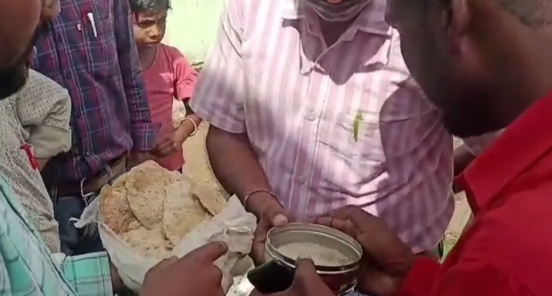 मिड-डे मील में मिली जिंदा इल्लियां, बच्चों की थाली में लापरवाही से मचा हड़कंप