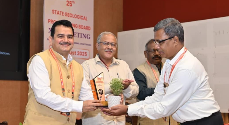 खनिज ही विकास की रीढ़: छत्तीसगढ़ में खनन क्षेत्र की 34% बढ़ी आमदनी, 25वीं राज्य स्तरीय बैठक में बने नए खनिज अन्वेषण के रोडमैप