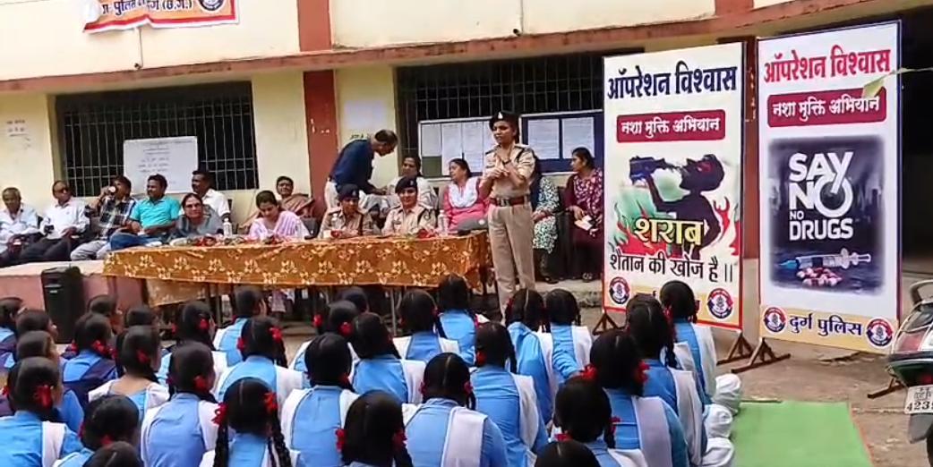 ऑपरेशन विश्वास के तहत छात्राओं को साइबर फ्रॉड और डिजिटल अरेस्टिंग से किया गया जागरूक