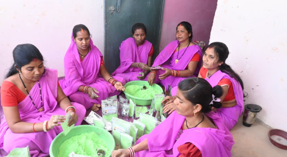 Herbal Gulal Nirman: 10 महिलाओं की शानदार सफलता