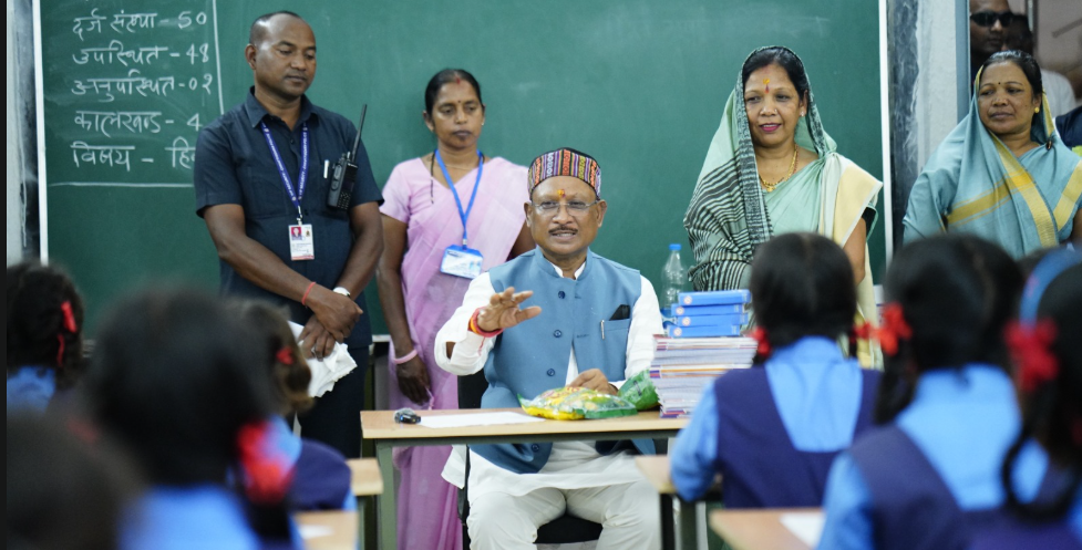 छत्तीसगढ़ में शिक्षा के क्षेत्र में ऐतिहासिक उपलब्धि: अब कोई भी स्कूल शिक्षकविहीन नहीं, एकल शिक्षक स्कूलों की संख्या में 80% की कमी