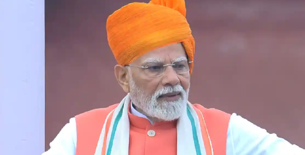 प्रधानमंत्री मोदी का लाल किले से संदेश — बस्तर अब खेल, शिक्षा और विकास की नई पहचान