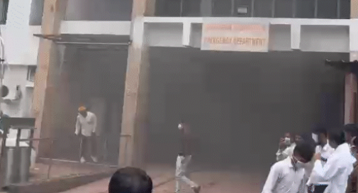 Ambedkar Hospital Fire: मेकाहारा की इमरजेंसी में AC ब्लास्ट के बाद लगी आग, स्प्रिंकलर सिस्टम नहीं चला