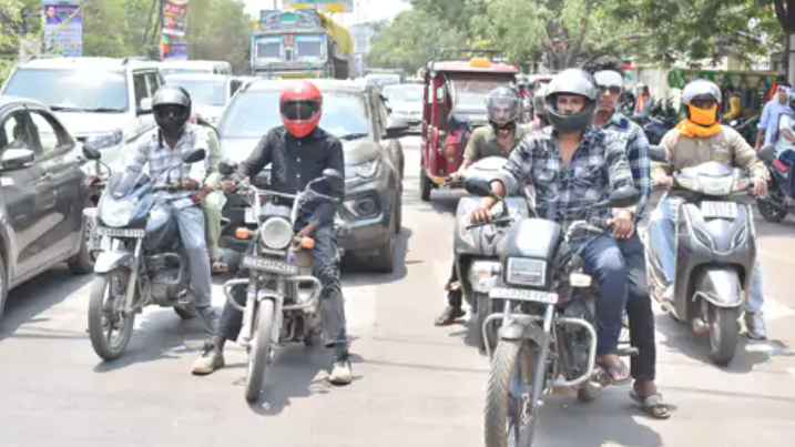 Durg में हेलमेट अभियान: 4 माह में 26 मौतें, ₹1.15 करोड़ जुर्माना वसूला — यातायात पुलिस का सख्त संदेश