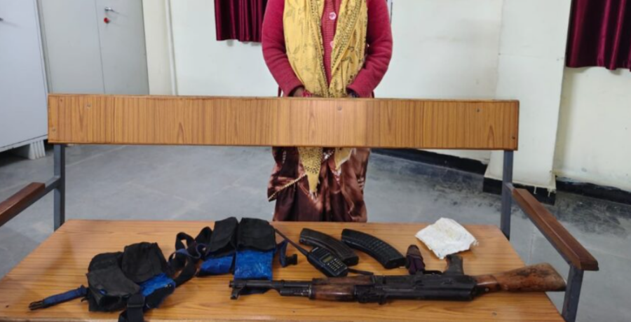 Naxal Surrender: 8 लाख इनामी महिला का बड़ा आत्मसमर्पण