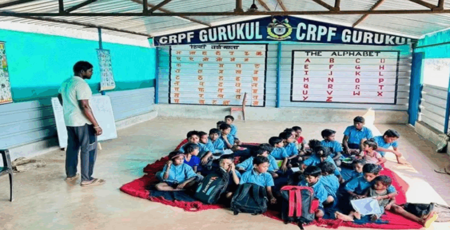 हिड़मा के गांव में सीआरपीएफ ने शुरू किया गुरुकुल: नक्सल हिंसा के बीच उम्मीद की नई किरण, 60 बच्चे पा रहे शिक्षा का उजाला