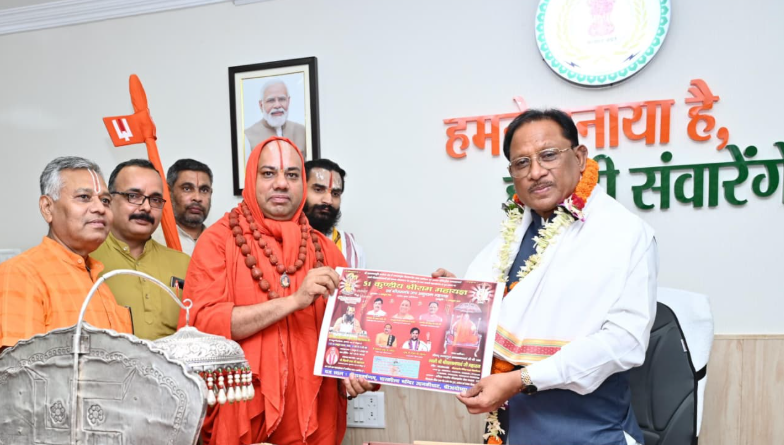 मुख्यमंत्री विष्णु देव साय से स्वामी श्री श्री वल्लभाचार्य जी महाराज की सौजन्य भेंट