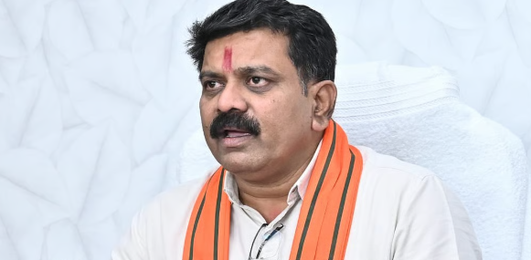 “हथियार छोड़ दो, घर लौट आओ” : रेडियो पर गूंजी भाई की पुकार, माओवादियों को मनाने नई रणनीति