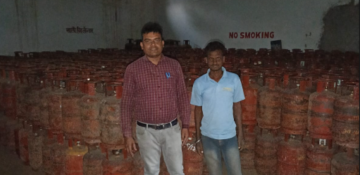 पद्मनाभपुर की गोल्डन भारत गैस एजेंसी पर खाद्य विभाग का छापा — 971 LPG सिलेंडर जब्त, स्टॉक में मिली चौंकाने वाली गड़बड़ी