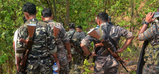 छत्तीसगढ़-महाराष्ट्र सीमा पर बड़ी मुठभेड़: कई नक्सली ढेर, बीजापुर-गढ़चिरौली के जंगलों में सुरक्षाबलों की संयुक्त कार्रवाई जारी