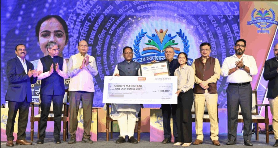 मुख्यमंत्री ने किया मेधावी बेटियों का सम्मान, कहा– शिक्षा और परिश्रम से साकार होगा विकसित छत्तीसगढ़ का सपना