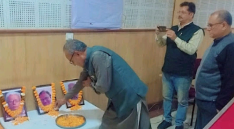 रायपुर प्रेस क्लब में साहित्यकारों को श्रद्धांजलि: संवेदनशीलता और ईमानदारी से ही बनता है बड़ा रचनाकार