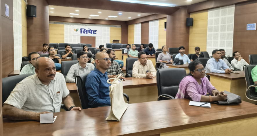 एनआईटी रायपुर के छात्रों ने किया सिपेट का शैक्षणिक दौरा, प्लास्टिक उद्योग की गहन जानकारी प्राप्त की