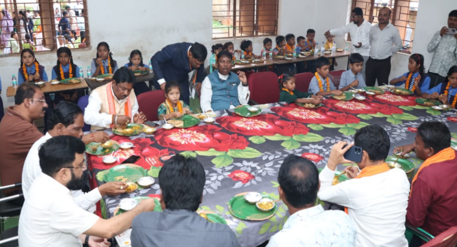 Shala Pravesh Utsav: भानपुरी में बच्चों का तिलक, माला और मिठाई से स्वागत, नए स्कूल भवन की मिली सौगात