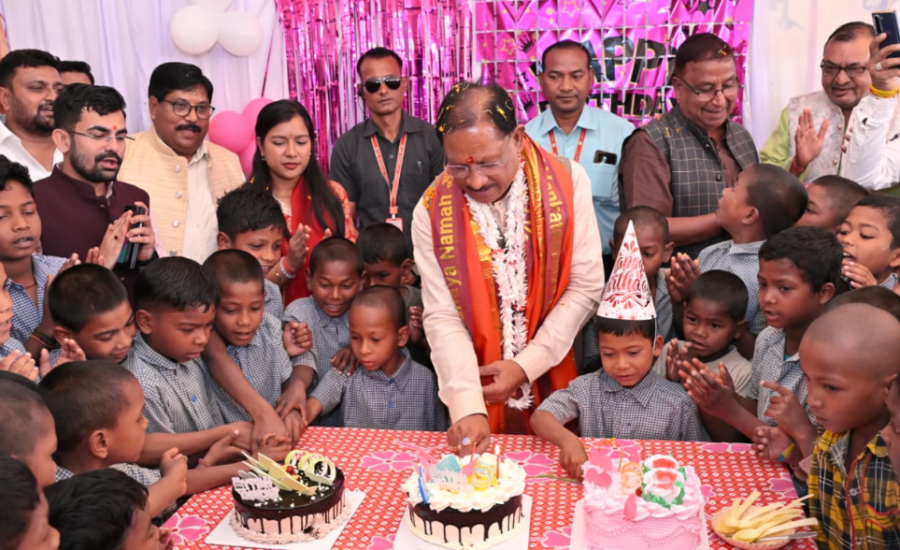 Vishnudev Sai 62nd Birthday Celebration: जशपुर के बालक आश्रम में बच्चों संग केक काटा, दोकड़ा जगन्नाथ मंदिर में की विशेष पूजा