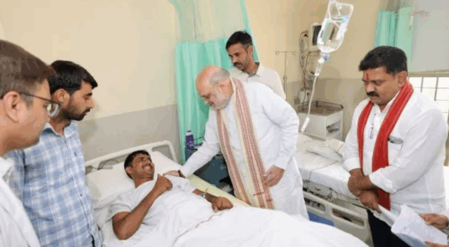 नक्सलवाद के खिलाफ बड़ी सफलता: अमित शाह ने AIIMS ट्रॉमा सेंटर में घायल जवानों से की मुलाकात