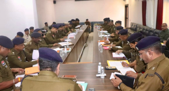 दुर्ग में अपराध नियंत्रण पर सख्ती: एसएसपी विजय अग्रवाल की क्राइम मीटिंग, वर्षांत से पहले लंबित मामलों के निपटारे के निर्देश