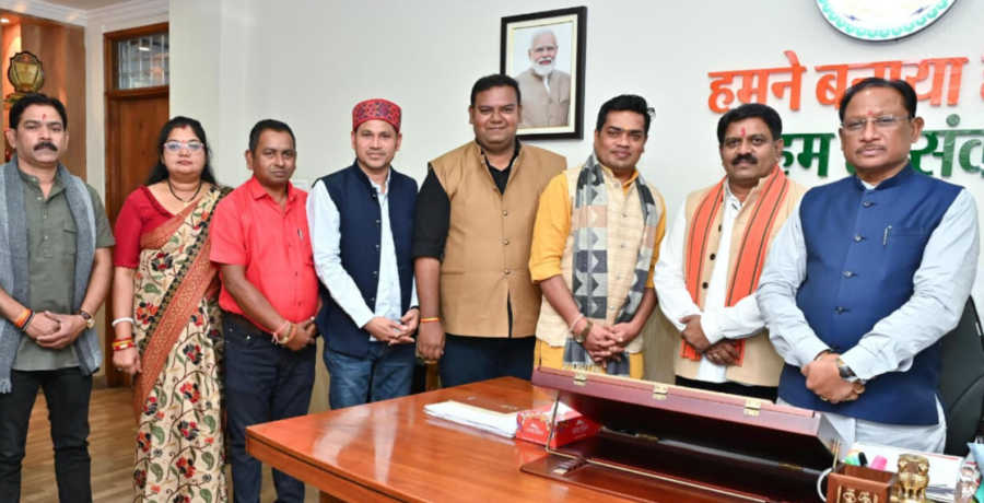 मुख्यमंत्री विष्णु देव साय से रायपुर प्रेस क्लब के नवनिर्वाचित पदाधिकारियों की सौजन्य मुलाकात, मीडिया की भूमिका को बताया लोकतंत्र की रीढ़