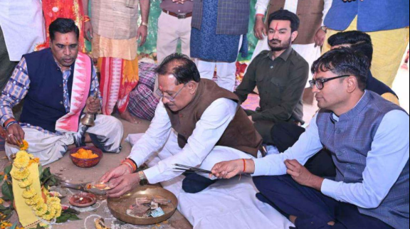 कुम्हार समाज के श्री विष्णु महायज्ञ में शामिल हुए मुख्यमंत्री विष्णुदेव साय, ग्लेज़िंग यूनिट और 25 लाख की घोषणा