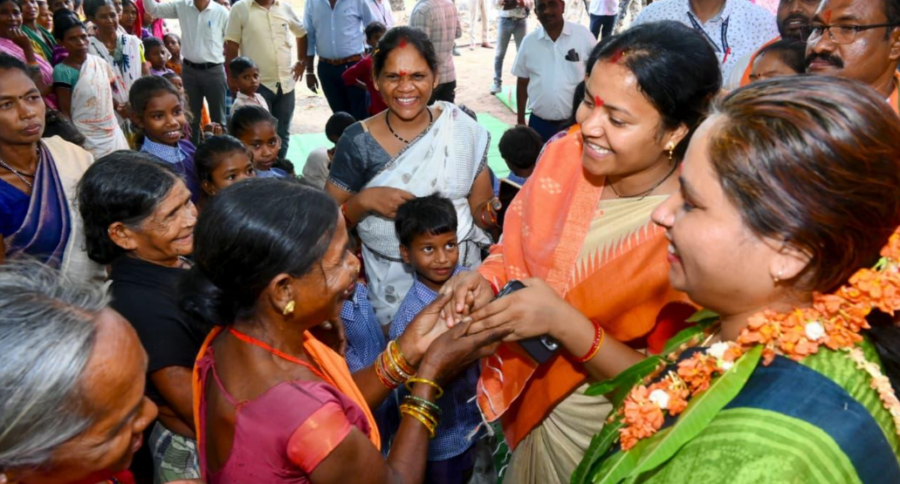 Bastar Development: जगरगुंडा तक पहुंचा विकास, पहली बार सड़क मार्ग से पहुंचीं महिला मंत्री लक्ष्मी राजवाड़े