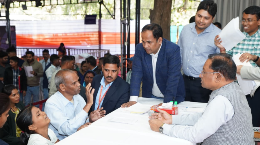 मुख्यमंत्री जनदर्शन में विष्णु देव साय की संवेदनशील पहल, दिव्यांग महिला को 5 लाख की आर्थिक सहायता स्वीकृत