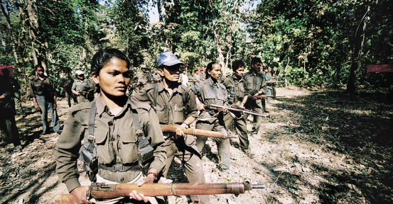 छत्तीसगढ़ में नक्सलियों का बड़ा सरेंडर: 20 महीनों में 1,876 माओवादी हुए आत्मसमर्पण, बस्तर में भरोसे की नई कहानी