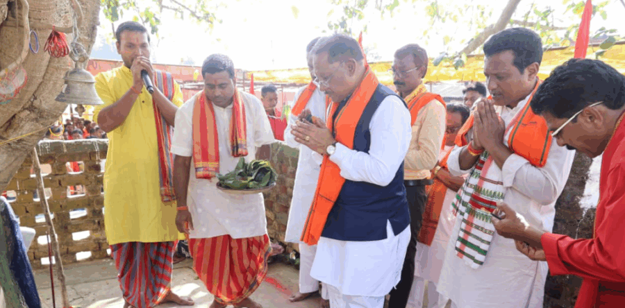 मुख्यमंत्री विष्णुदेव साय ने लैलूंगा के भुईयांपानी में दीप महोत्सव मनाया, जनता के सुख-समृद्धि की कामना की