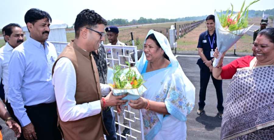 OP Choudhary Jashpur Visit: आगडीह एयरपोर्ट पर वित्त मंत्री का आत्मीय स्वागत