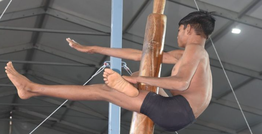 Chhattisgarh News: 10 साल के आयुष ने मलखंभ में मचाया धमाल — सीमित संसाधन, असीमित हौसला, राष्ट्रीय मंच पर छाया झाबूआ का लाल
