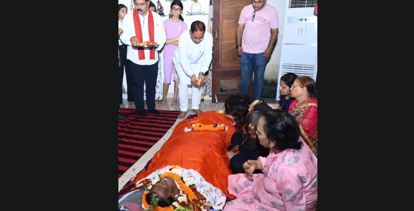 मुख्यमंत्री ने पद्मश्री डॉ. सुरेंद्र दुबे को अर्पित की श्रद्धांजलि