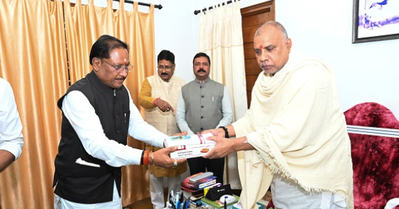 रायगढ़ अघोर गुरु पीठ में मुख्यमंत्री विष्णुदेव साय ने लिया आशीर्वाद, प्रदेश की सुख-समृद्धि की कामना
