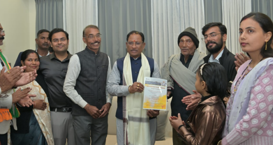 मुख्यमंत्री विष्णु देव साय ने पीएम सूर्यघर योजना के तहत सोलर सिस्टम का किया निरीक्षण, कहा– हर परिवार बने ऊर्जा आत्मनिर्भर