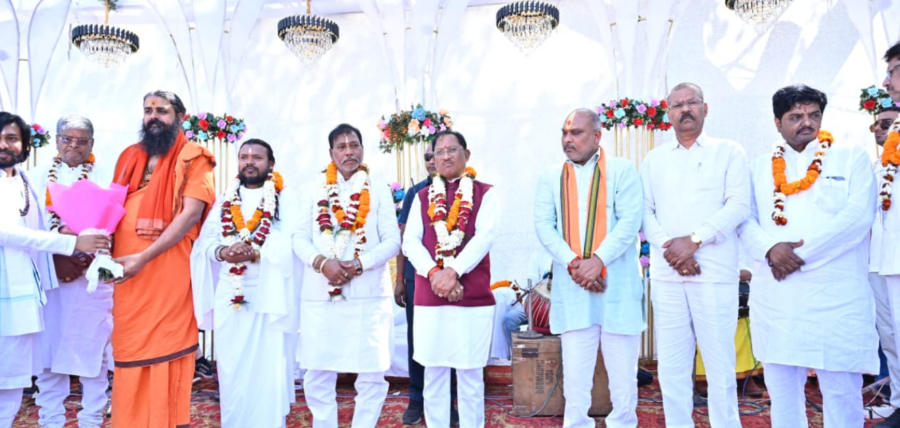 मुख्यमंत्री विष्णु देव साय ने रायपुर से गिरौदपुरी धाम के लिए दिखाई हरी झंडी