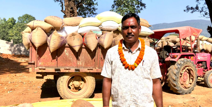 जशपुर में सुचारू धान खरीदी व्यवस्था ने जीता किसानों का भरोसा, संतोष यादव ने की मुख्यमंत्री विष्णु देव साय की सराहना