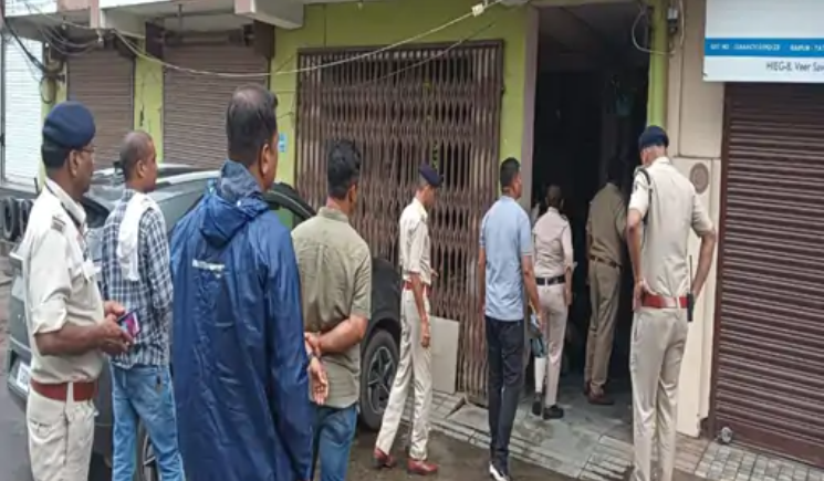 रायपुर पुलिस का बड़ा अभियान: कबीर नगर में चिट्टा हेरोइन सप्लायर गिरफ्तार, 20 से अधिक संदिग्धों पर कार्रवाई