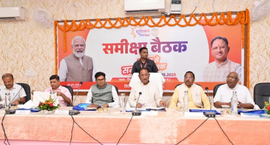 मुख्यमंत्री विष्णु देव साय ने सुशासन तिहार के अंतर्गत अम्बिकापुर में की योजनाओं की समीक्षा