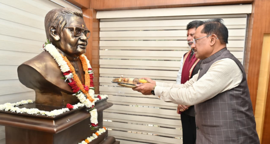 अटल बिहारी वाजपेयी जयंती पर सीएम विष्णुदेव साय ने दी श्रद्धांजलि, बोले– सुशासन और राष्ट्रसेवा की प्रेरणा हैं अटलजी