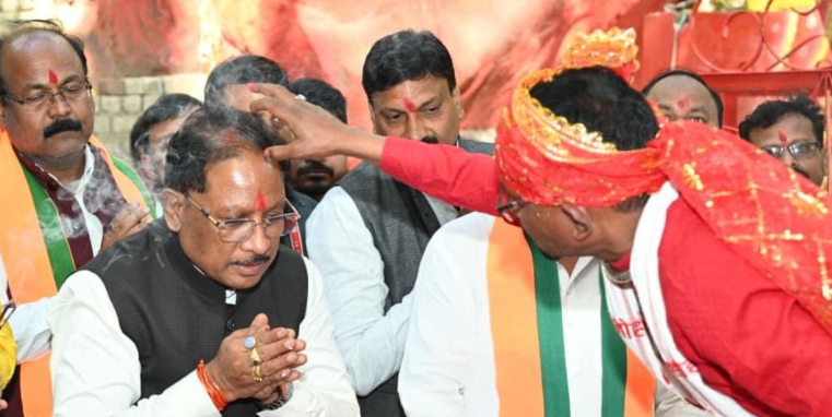 CM विष्णु देव साय ने नवरात्रि पर किए कुदरगढ़ी माता के दर्शन – कुदरगढ़ महोत्सव का भव्य शुभारंभ, जानें 5 खास बातें