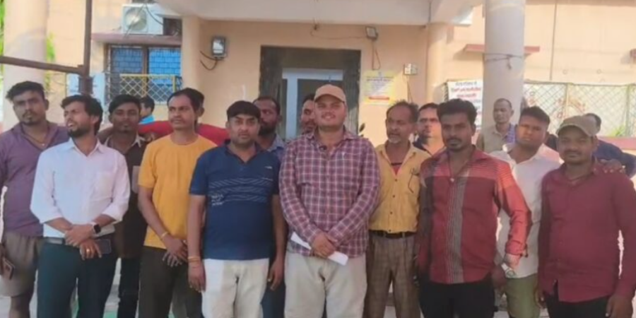 शिवरीनारायण में गरीब नाविकों की मोटर जप्त – स्वच्छता के नाम पर 20% वसूली का चौंकाने वाला खुलासा, कांग्रेस सड़क पर