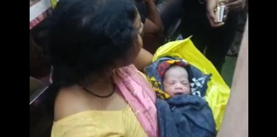 Child Birth in Bus: कोरबा से पटना जा रही बस में नवविवाहिता ने दिया बेटे को जन्म, महिला यात्रियों ने कराया सुरक्षित प्रसव