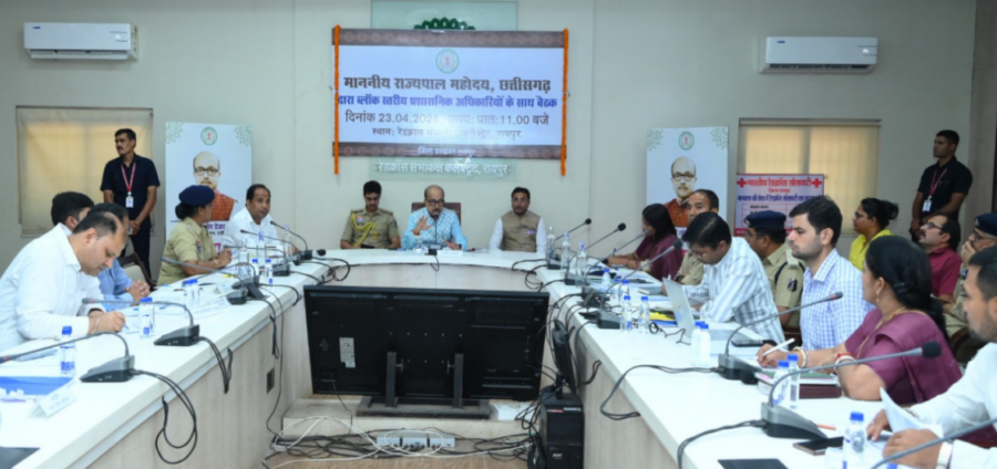राज्यपाल श्री रमेन डेका ने ली रायपुर जिले में विकासखंड स्तरीय समीक्षा बैठक