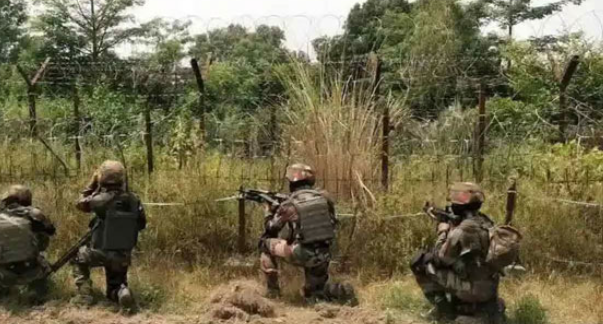 बीजापुर में नक्सली आईईडी ब्लास्ट में DRG जवान घायल, सुरक्षाबलों ने ध्वस्त किया नक्सली स्मारक और बरामद किया हथियारों का जखीरा