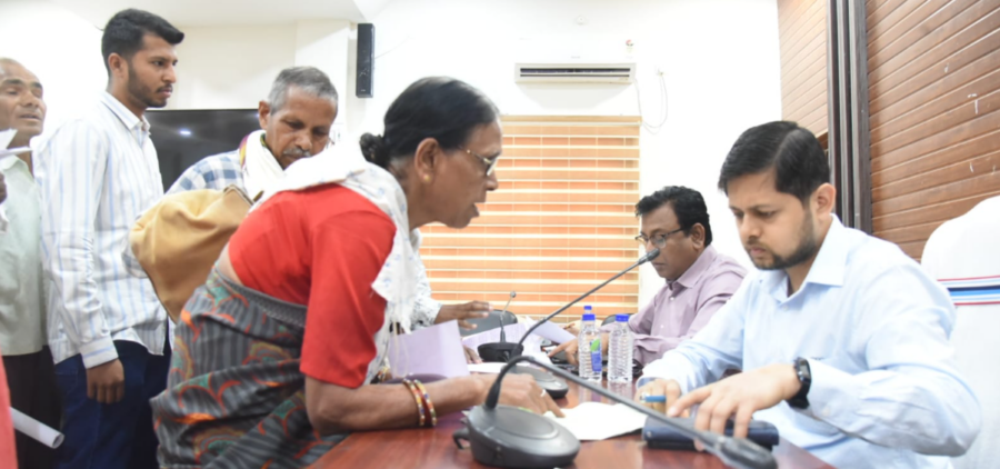 Durg News: कलेक्टर अभिजीत सिंह के जनदर्शन में 140 आवेदन, 6 बड़ी समस्याओं का होगा समाधान