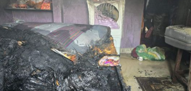 Rajnandgaon News: राजीव नगर में पुलिस आरक्षक के घर भीषण आग — सारा सामान जलकर खाक, 1 परिवार बर्बाद