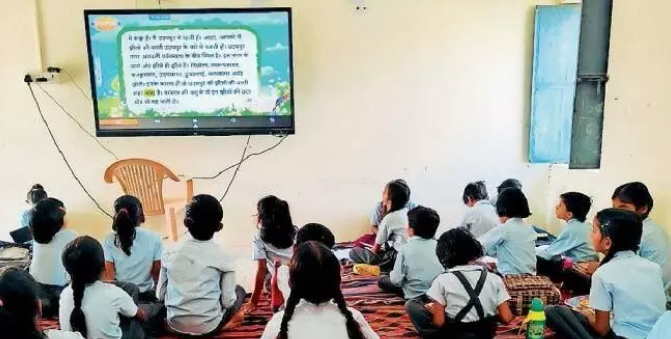 बिलासपुर में शिक्षा में तकनीकी क्रांति: अब मिडिल और प्राइमरी स्कूलों के बच्चे स्मार्ट टीवी से करेंगे पढ़ाई