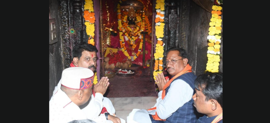 मुख्यमंत्री विष्णु देव साय ने मां दंतेश्वरी के दर्शन कर की प्रदेशवासियों की सुख-समृद्धि की कामना